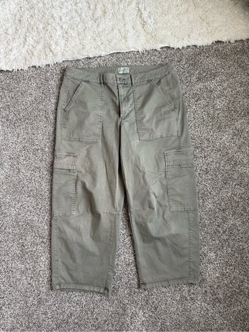 Universal Thread womens Olive Green Cargo barrel pants